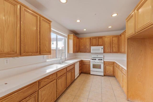 1033 Lewis Street, Salinas CA: https://media.crmls.org/mediaz/eda64418-a1d4-4f8a-8fa1-dabae6c3c715.jpg
