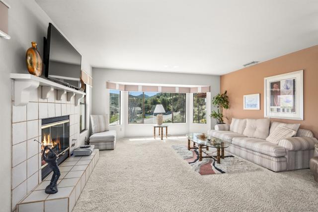 15519 Calistoga Dr., Ramona CA: https://media.crmls.org/mediaz/eda712dd-0cd5-4c91-a0e2-599ddb534aa8.jpg