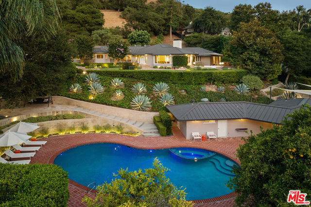 3818 Hollyline Avenue, Sherman Oaks CA: https://media.crmls.org/mediaz/eda717e7-a757-4b76-ab39-670c31af7dd6.jpg