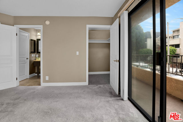 1633 S Bentley Avenue, West Los Angeles CA: https://media.crmls.org/mediaz/eda7d6fd-d207-46a0-a4e4-51d2d8a6c678.jpg