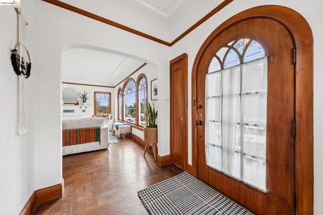 Image 4 of 39 For 534 Mira Vista Ave