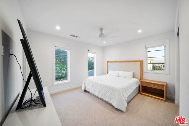 20216 W Albion Way, Porter Ranch CA: https://media.crmls.org/mediaz/eda862dc-0699-458e-8d5a-59abf7ce2147.jpg