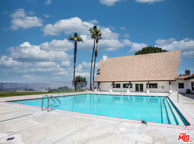 121 Navajo Lane, Topanga CA: https://media.crmls.org/mediaz/eda8efb8-7391-4975-b75b-37f8d91af2be.jpg