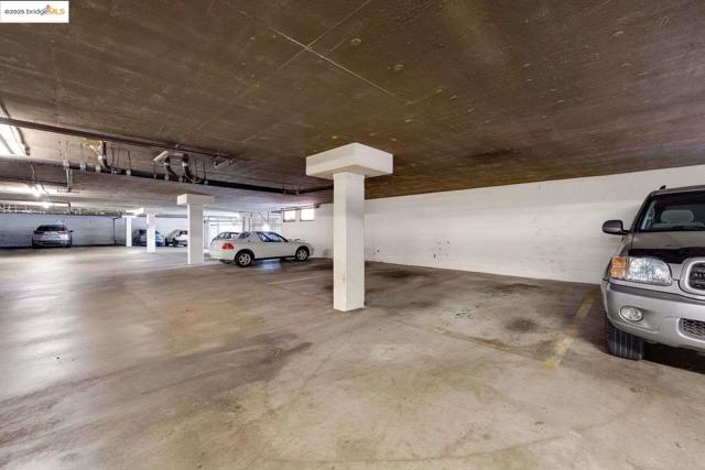 500 Vernon ST, Oakland CA: https://media.crmls.org/mediaz/eda93a01-87bf-4b6e-a1e5-660336a5fbb0.jpg