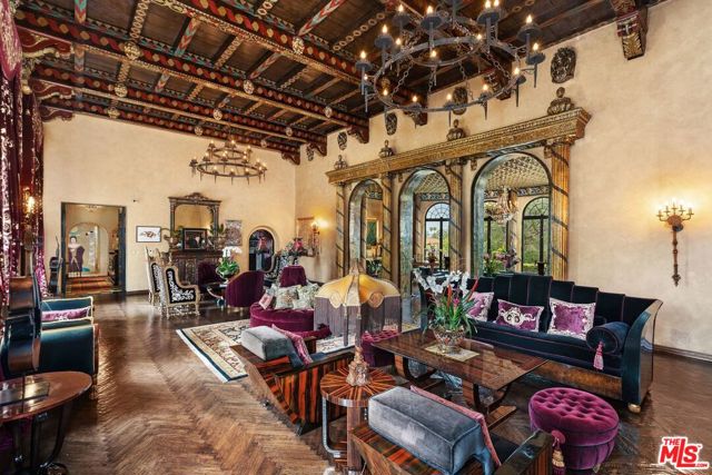 4320 Cedarhurst Circle, Los Angeles CA: https://media.crmls.org/mediaz/eda98cd4-ff83-4124-93a8-c5f4bfdc24f0.jpg