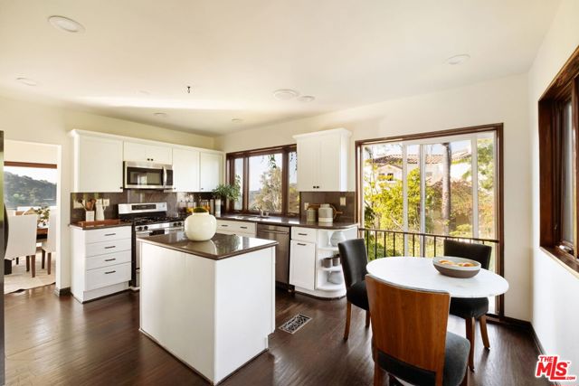2125 Kew Drive, Los Angeles CA: https://media.crmls.org/mediaz/eda9b741-6884-43c8-8b59-ccd6830b4fd0.jpg