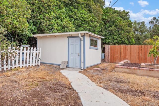 1093 Rancho Santa Fe Rd., Encinitas CA: https://media.crmls.org/mediaz/eda9bfef-969e-4e20-adbd-592d6aef5a0e.jpg