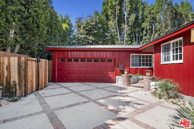 4247 SESPE Avenue photo 2