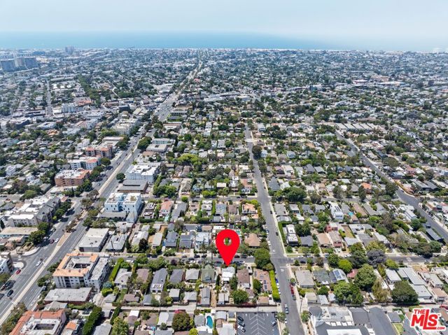 2310 Glencoe Avenue, Venice CA: https://media.crmls.org/mediaz/edaabab2-1de5-4adf-a20e-5278c97244f0.jpg