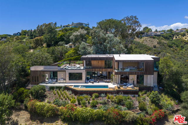 5 Bed Home for Sale in Los Angeles, California