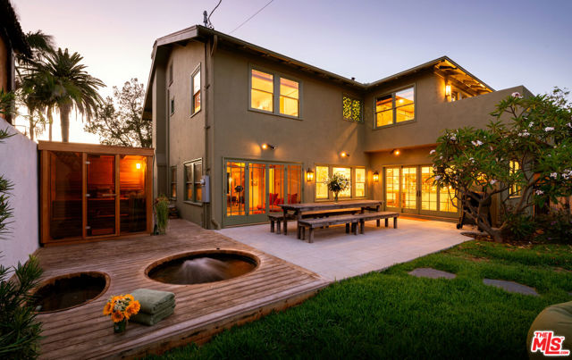 1672 Buckingham Road, Los Angeles CA: https://media.crmls.org/mediaz/edabe2b8-ca87-42eb-a27c-529606a815e3.jpg