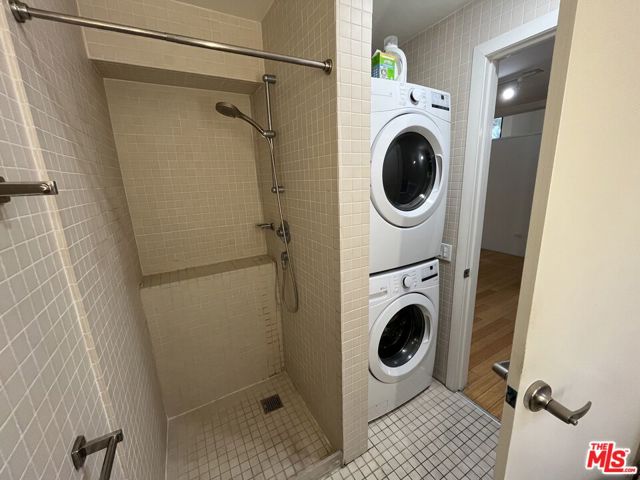 320 Indiana Avenue, Venice CA: https://media.crmls.org/mediaz/edac1642-0014-4c52-8f08-dd6737c8155e.jpg