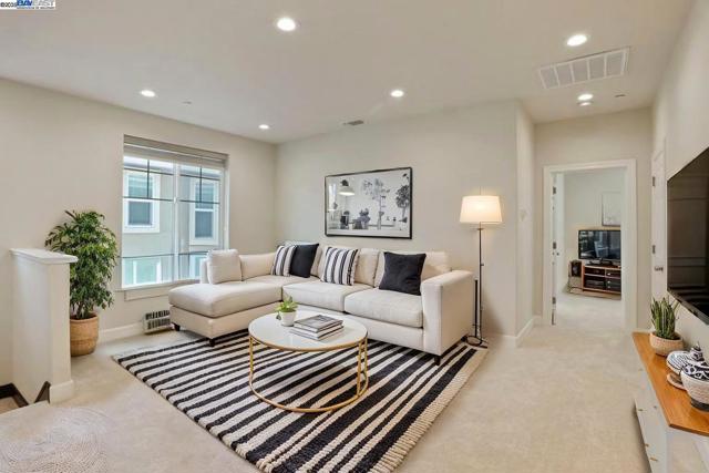 1503 S Oliveira Dr, Mountain House CA: https://media.crmls.org/mediaz/edac4f5c-9755-4719-bcff-36bdcc18db86.jpg