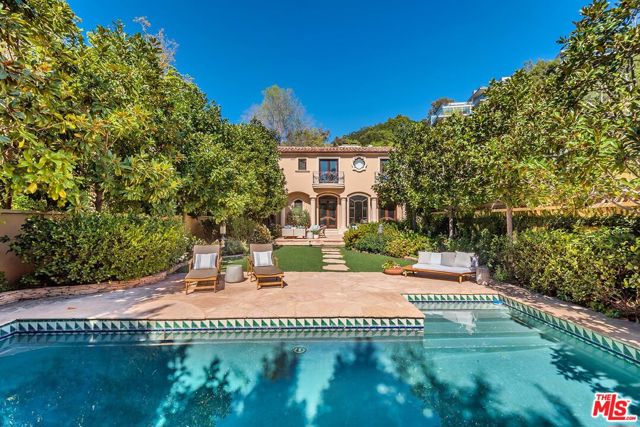 1549 Lindacrest Drive, Beverly Hills CA: https://media.crmls.org/mediaz/edacbd01-0851-4d4d-aa57-0d907e3e0fdb.jpg
