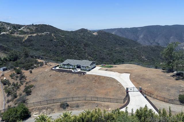 4027 Sumac Summit, Fallbrook CA: https://media.crmls.org/mediaz/edad4906-0307-47e2-a648-f1b0838b6e54.jpg