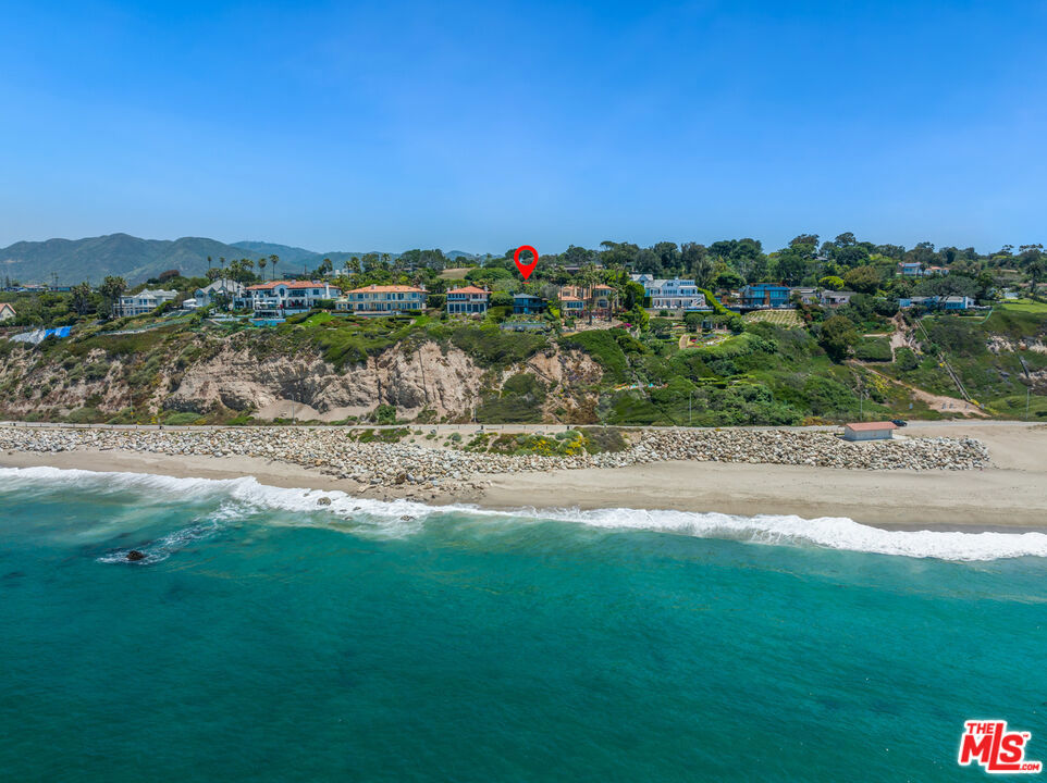 7089 Birdview Avenue — Contemporary