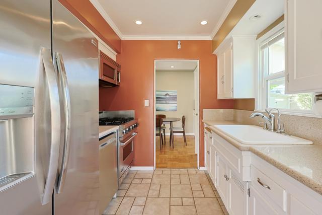 518 5th Street, Coronado CA: https://media.crmls.org/mediaz/edae54c8-d8d7-41d7-beda-ec4048863ba2.jpg