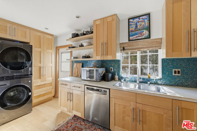 837 Westmount Drive, West Hollywood CA: https://media.crmls.org/mediaz/edae7870-8c67-4434-9a48-7d65836a4ad4.jpg