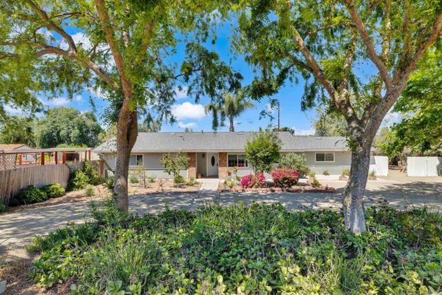 13918 Putney Rd, Poway CA: https://media.crmls.org/mediaz/edae7fc5-5361-449c-86cf-3ea34b80d5f0.jpg
