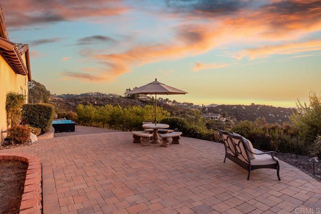 29472 Welk Highland Dr., Escondido CA: https://media.crmls.org/mediaz/edaeda58-79c7-4be8-b8c7-4a6b1bdd0a81.jpg
