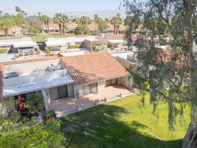 40553 Pebble Beach Circle, Palm Desert CA: https://media.crmls.org/mediaz/edaf238c-0945-4c94-961b-c8165b79d952.jpg