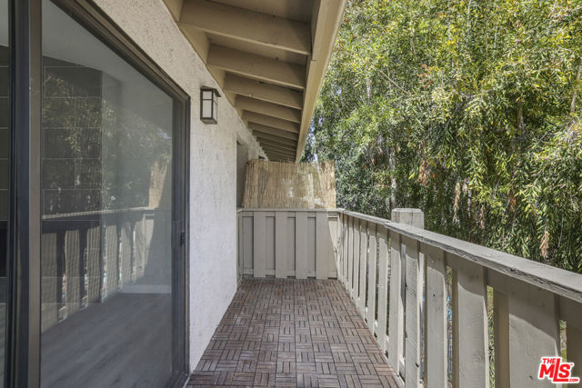 18433 Hatteras Street, 208 photo 8