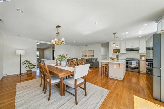 420 Camden Rd, Alameda CA: https://media.crmls.org/mediaz/edafc252-80f5-4fdb-800d-a7477ea8ba3a.jpg