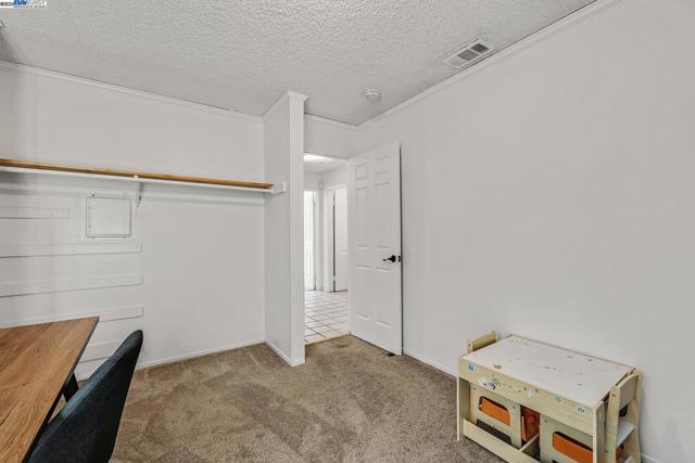 106 Fieldstone Way, Vallejo CA: https://media.crmls.org/mediaz/edb070a6-16fb-43e1-815b-c9d13c45383c.jpg
