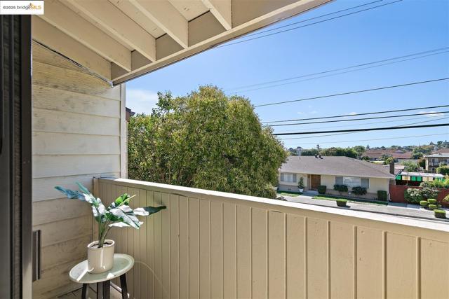 1130 Richmond ST, El Cerrito CA: https://media.crmls.org/mediaz/edb0ee4e-8206-4174-b70c-8c61137d20e2.jpg