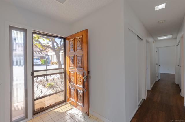 17476 Plaza Cerado, San Diego CA: https://media.crmls.org/mediaz/edb12c34-6ae2-43f1-ad7a-a280fbcab3d1.jpg