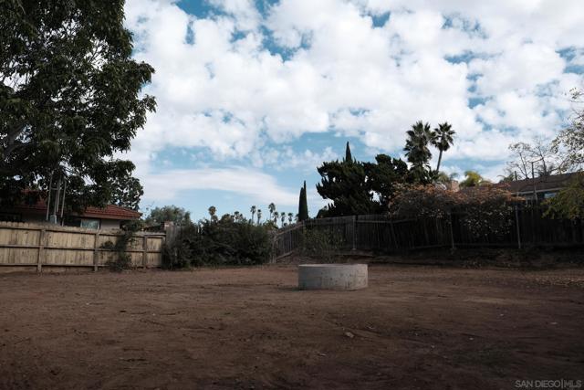 2345 Alta Vista Dr, Vista CA: https://media.crmls.org/mediaz/edb18f2c-da1f-4274-b6e1-3c7d5a1c59d9.jpg