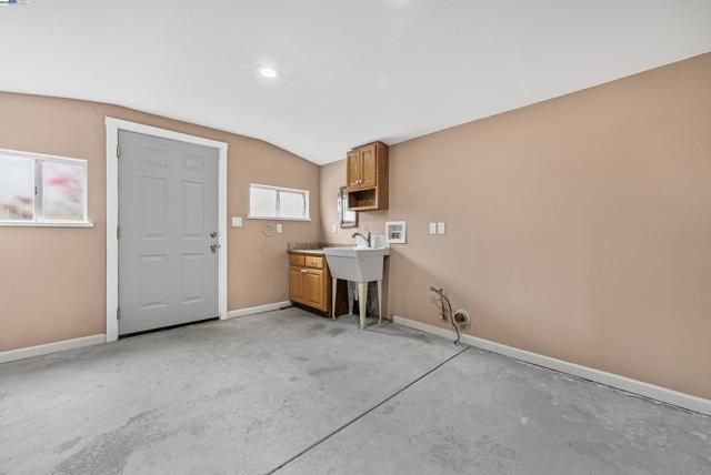 931 E 23Rd St, Oakland CA: https://media.crmls.org/mediaz/edb1d1ed-56e5-4999-b8be-9bd20a32ee48.jpg