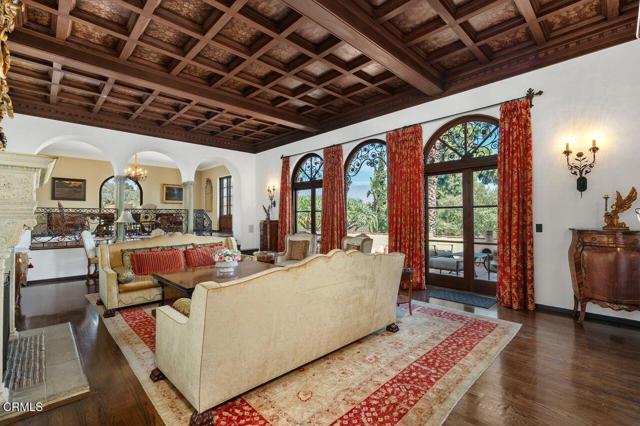 Detail Gallery Image 4 of 40 For 200 Fern Dr, Pasadena,  CA 91105 - 5 Beds | 6/2 Baths