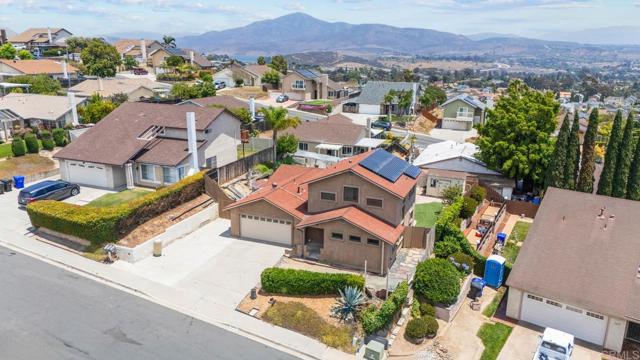 7439 Carrie Ridge Way, San Diego CA: https://media.crmls.org/mediaz/edb2cad6-b5d4-4435-8a9f-cef70ead7756.jpg
