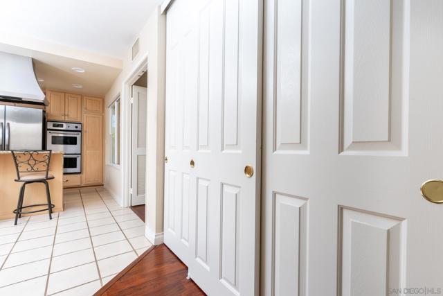 17893 Corte Emparrado, San Diego CA: https://media.crmls.org/mediaz/edb2e800-807b-4d17-9c12-657b5270311d.jpg
