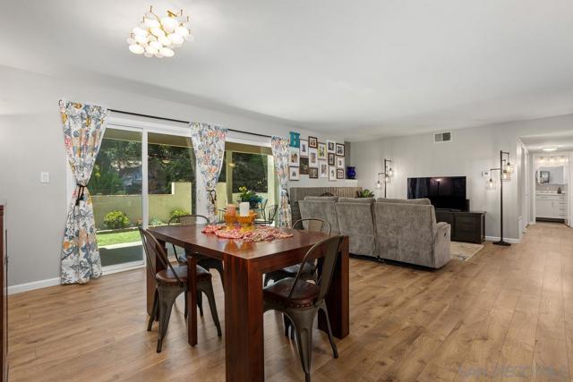 12007 Caminito Campana, San Diego CA: https://media.crmls.org/mediaz/edb395d9-9927-4271-afa7-f03ba294b161.jpg