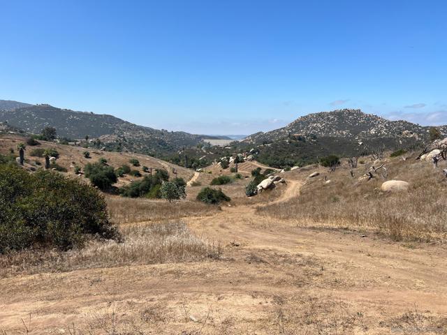 15950 Green Valley Heights Road, Ramona CA: https://media.crmls.org/mediaz/edb3c43e-e958-440d-ba1e-29a22e456679.jpg