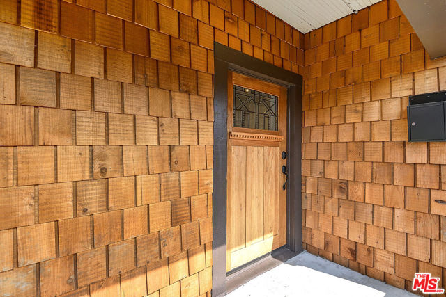 1101 W 18th Street, Los Angeles CA: https://media.crmls.org/mediaz/edb3f8dc-8236-4a53-920d-513c6da57a74.jpg