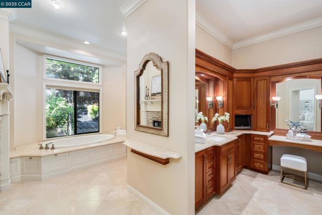 3363 Deer Hollow Drive, Danville CA: https://media.crmls.org/mediaz/edb4b076-a798-4c2a-9a9b-52c779a03e37.jpg