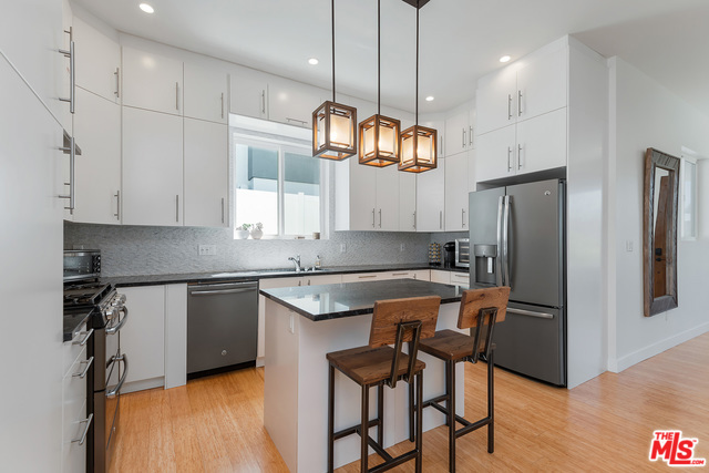 7447 W 81ST Street, Los Angeles CA: https://media.crmls.org/mediaz/edb4da26-e4cb-4c26-9ab6-43559fcd2b49.jpg