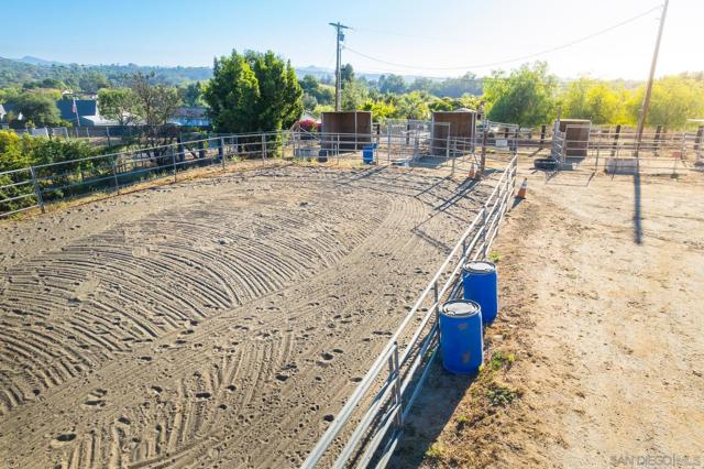 31141 Saddleback Rd, Valley Center CA: https://media.crmls.org/mediaz/edb5d9e5-559f-49ee-9ed2-adf38dac6c87.jpg