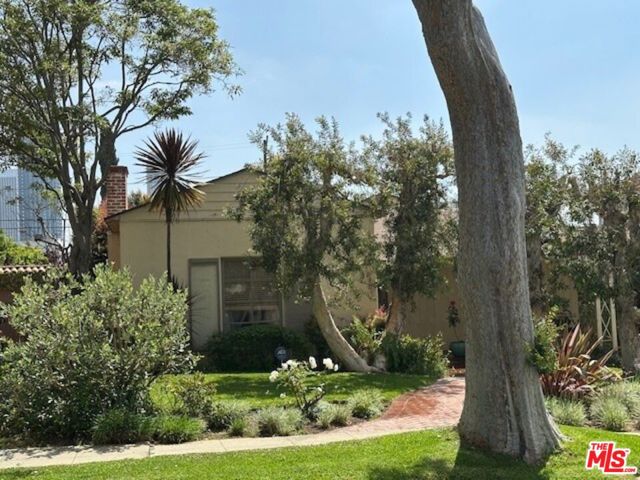 1926 Thayer Avenue, Los Angeles CA: https://media.crmls.org/mediaz/edb6251c-cb61-43fc-b7d5-545baddb73a1.jpg