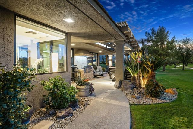 4 Saint Marys Court, Rancho Mirage CA: https://media.crmls.org/mediaz/edb6448d-e6bc-4f87-9415-f6598d123254.jpg