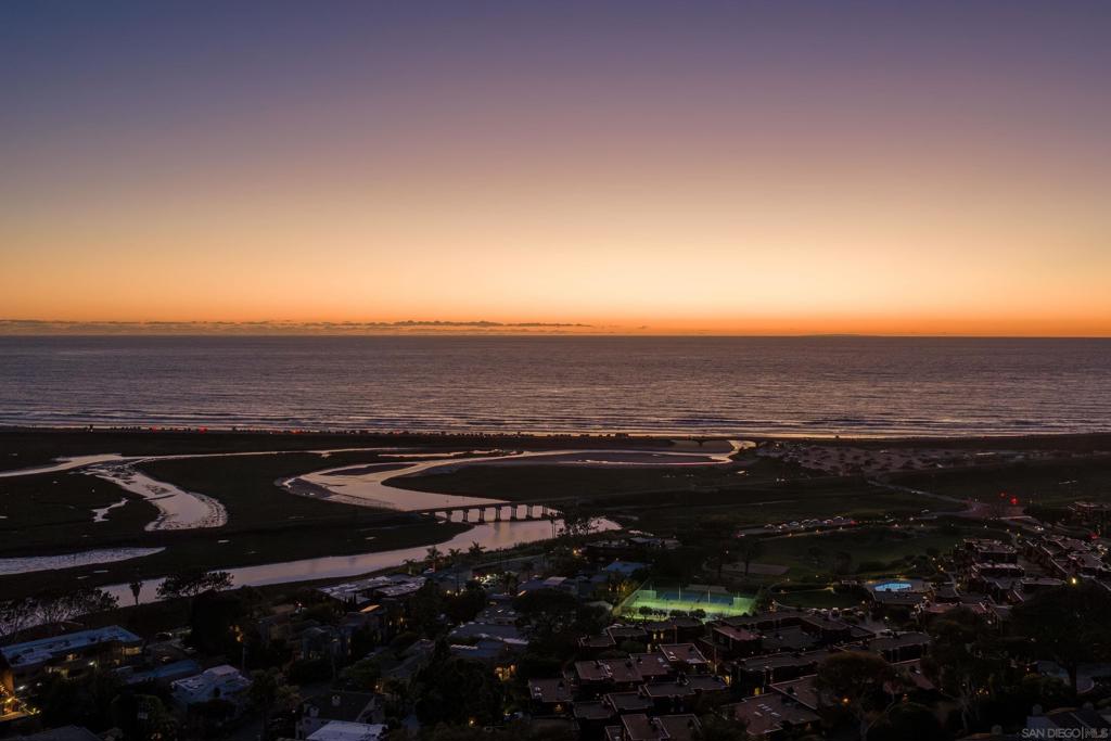 https://media.crmls.org/mediaz/edb6a194-81a4-48b5-b8b8-6774cb566d51.jpg?preset=X-Large