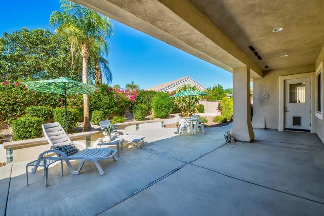 35925 Rosemont Drive, Palm Desert CA: https://media.crmls.org/mediaz/edb6dcf2-5172-4990-9083-338d24b9d7e8.jpg