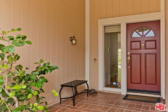 17181 Avenida De La Herradura, Pacific Palisades CA: https://media.crmls.org/mediaz/edb6eabd-372c-44e2-8f7e-8d4b64e0b536.jpg