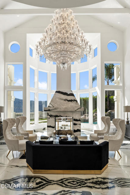 25665 Mulholland Highway, Calabasas CA: https://media.crmls.org/mediaz/edb72186-e69a-4950-9cd7-5213885140cc.jpg