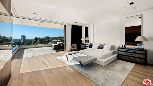 1313 Collingwood Place, Los Angeles CA: https://media.crmls.org/mediaz/edb736c1-eb8d-41b3-868d-f1b1df7014fd.jpg