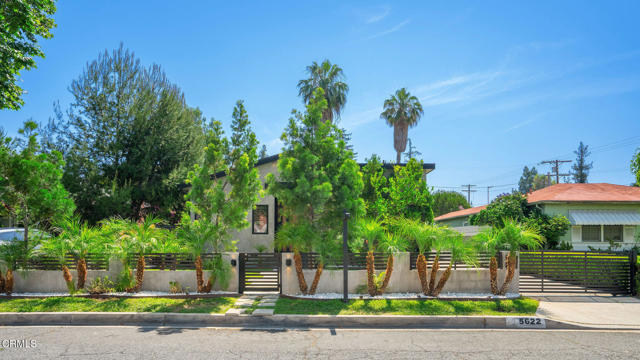 5622 Natick Avenue, Sherman Oaks CA: https://media.crmls.org/mediaz/edb73f3a-7ea1-4297-b707-fc131cb747f6.jpg