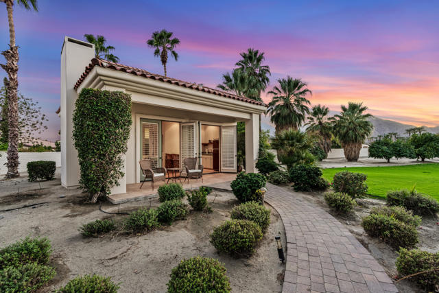 80645 La Docena Trail, La Quinta CA: https://media.crmls.org/mediaz/edb74520-991d-436e-bbf3-b3942794cef0.jpg